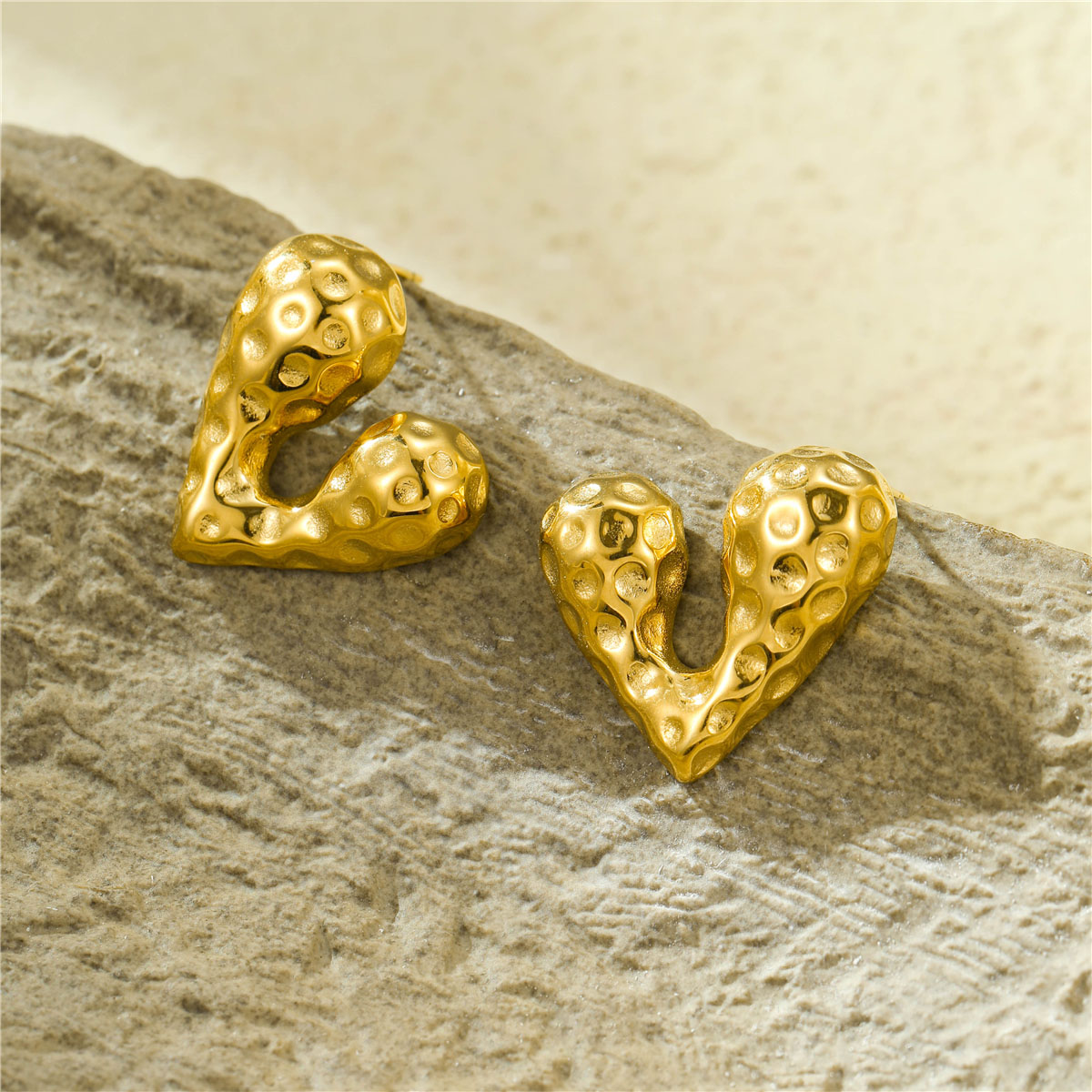 时尚珠宝简约心形耳钉