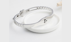 恒达鑫17年专注钛钢饰品加工