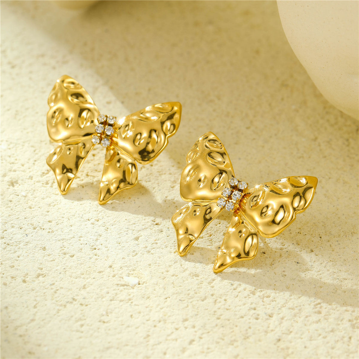 精致蝴蝶结纹理锆石耳环