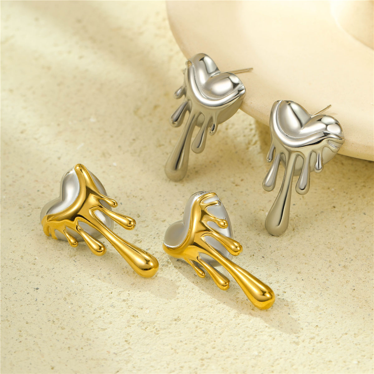 18K镀金熔岩爱心耳钉