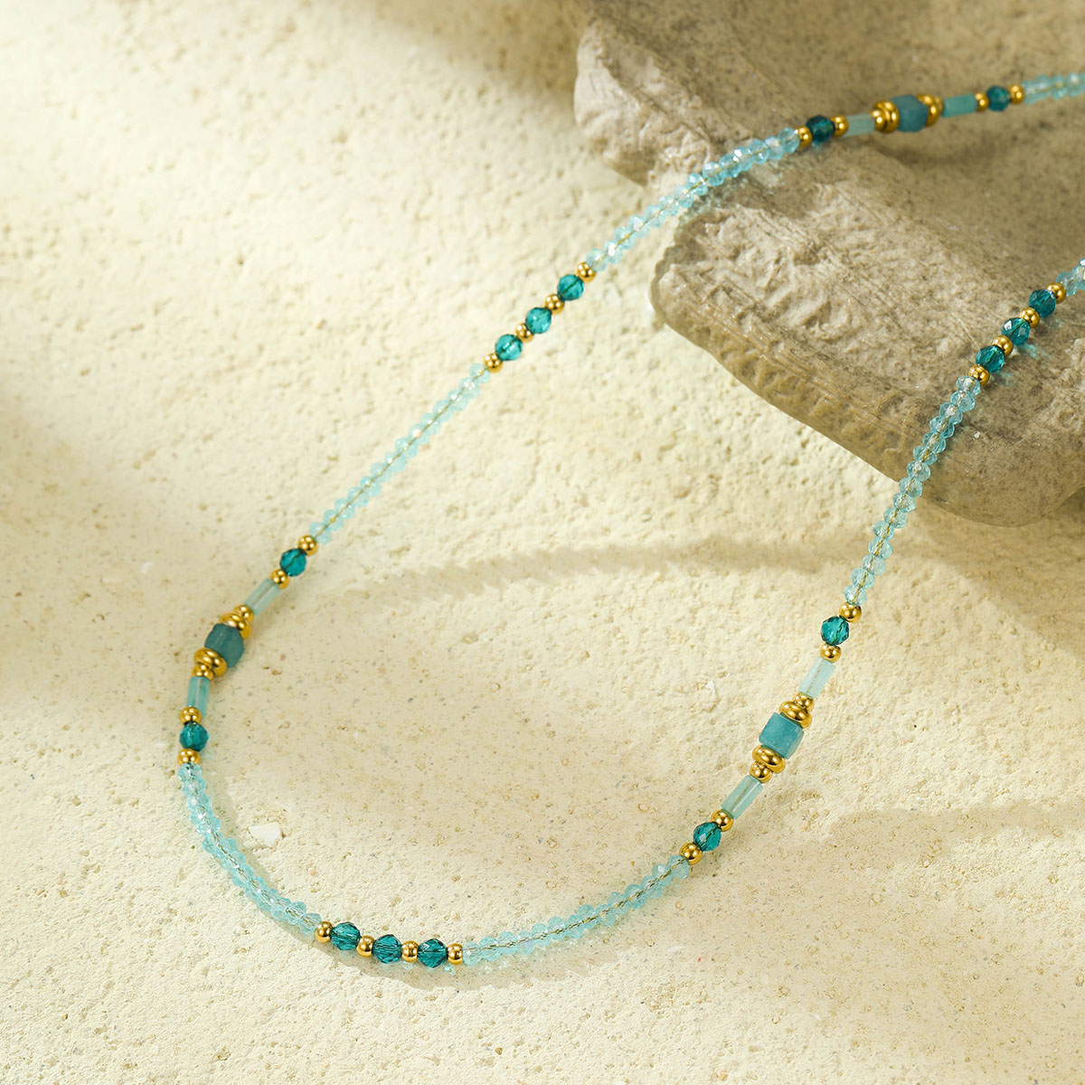 蓝色天然石珠项链