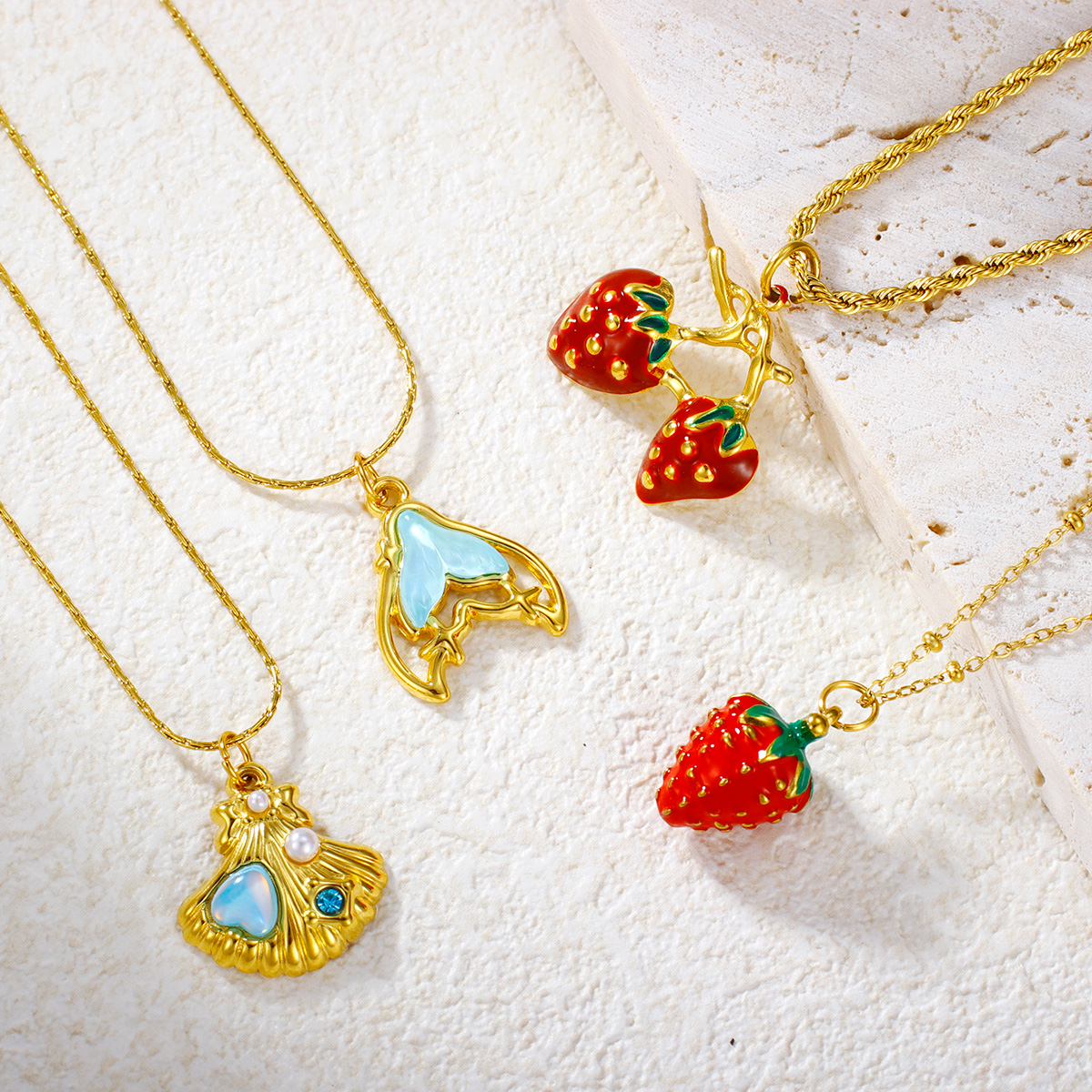女士油滴草莓吊坠项链