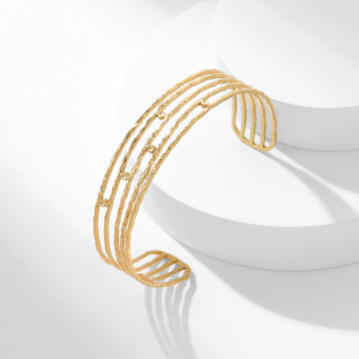 时尚不锈钢五线镂空黑色珐琅开口手镯